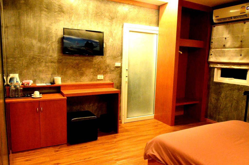 Chaphone Guesthouse Phuket Buitenkant foto
