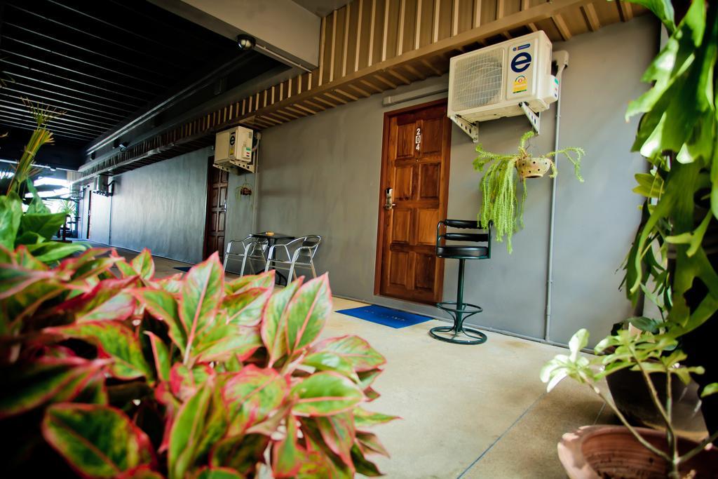 Chaphone Guesthouse Phuket Buitenkant foto