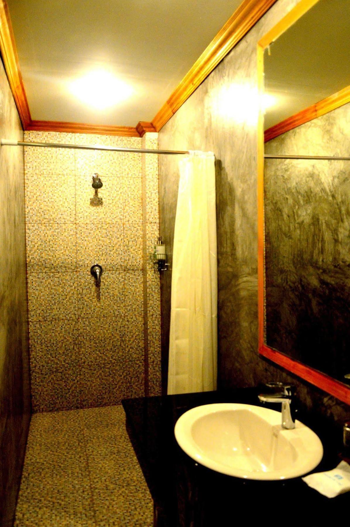 Chaphone Guesthouse Phuket Buitenkant foto
