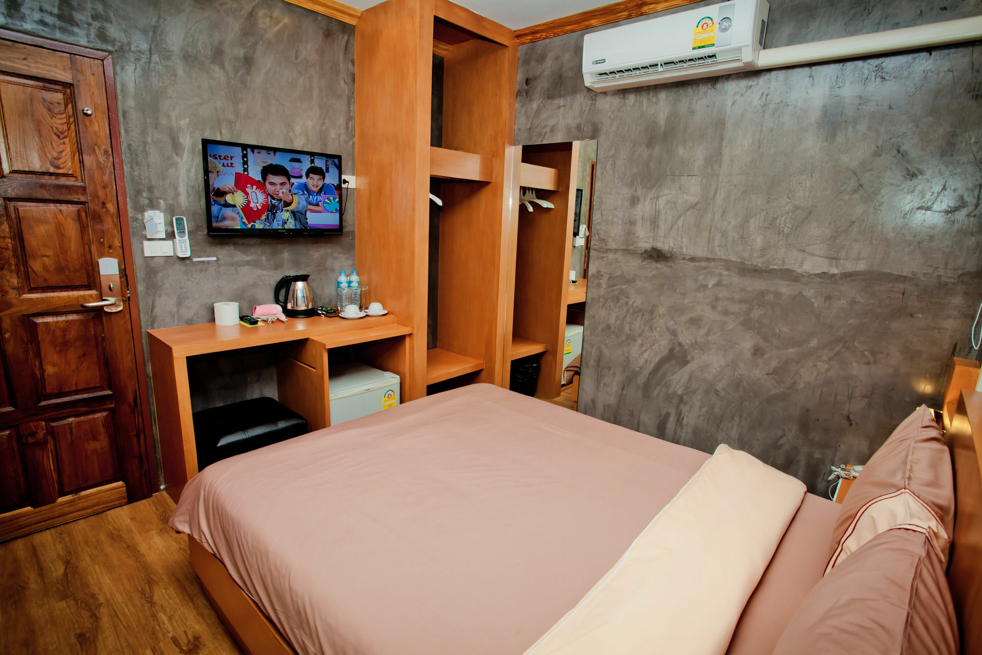 Chaphone Guesthouse Phuket Buitenkant foto